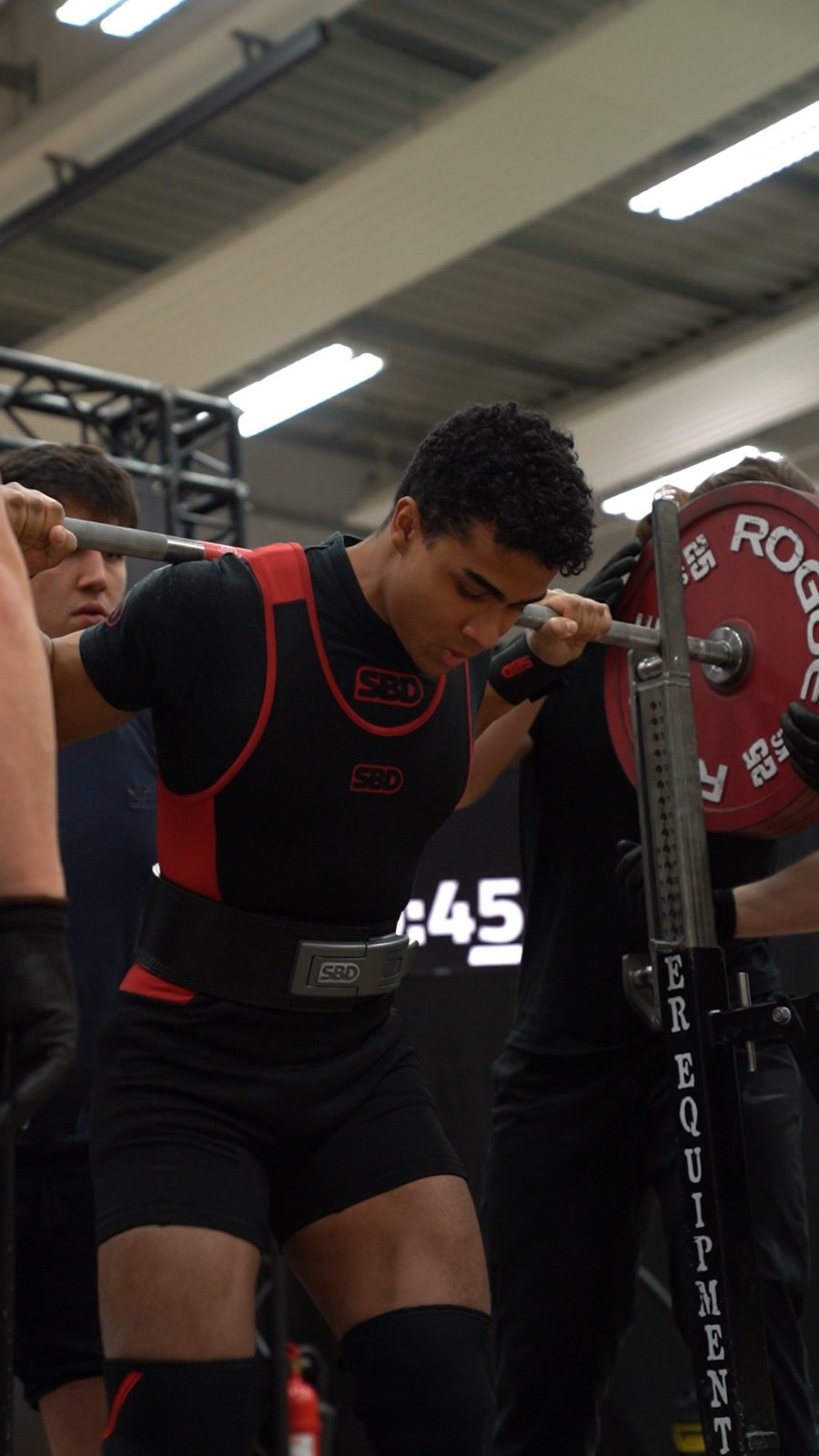 Maximus walking out a heavy squat at the German Nationals in SBD gear